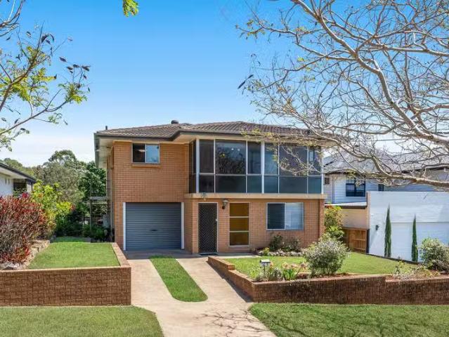 Deal! 3 BR 63 Mc Gahan Street, CARINA HEIGHTS, QLD 4152 Hous.