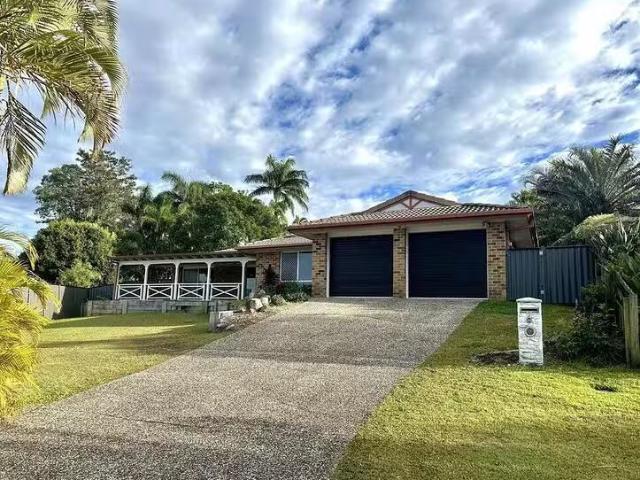 Charming 3 BR 6 Wadkins Court, Parkwood, QLD 4214