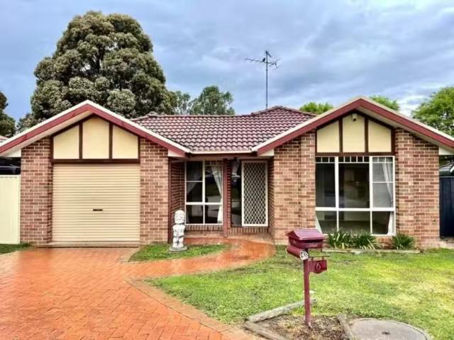 Charming 3 BR 6 Dwyer Place, St Helens Park House for rent Li.