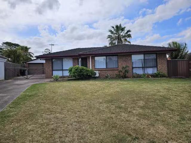 Unique 3 BR 6 Minahan Place, Plumpton, NSW 2761