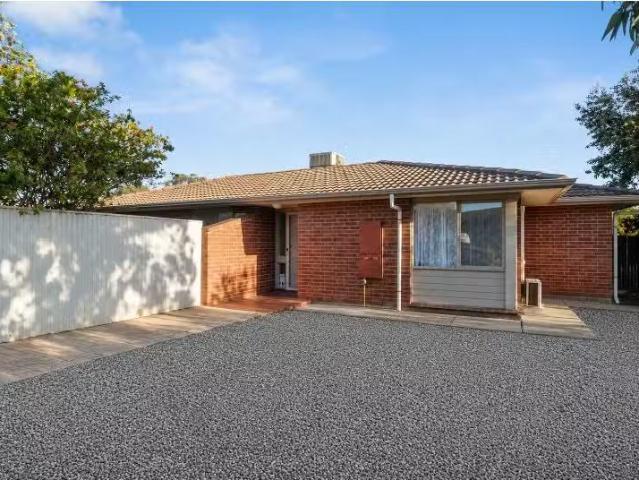 Deal! 3 BR 6 Napier Ct, Noarlunga Downs House for rent Listed.