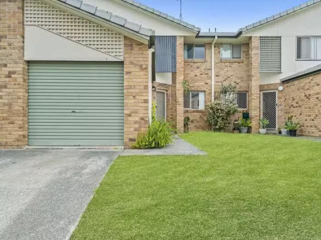 For Rent! 3 BR 7/14 Bourton Road, Merrimac, QLD 4226 Townhou.
