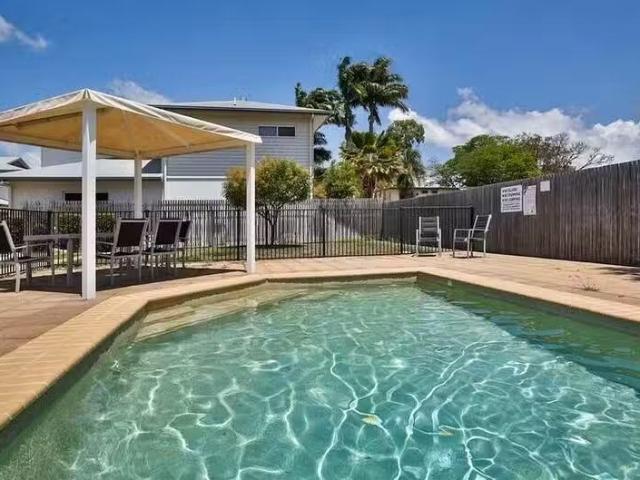 Rental! 3 BR 7/16 Miles Avenue, Kelso, QLD 4815