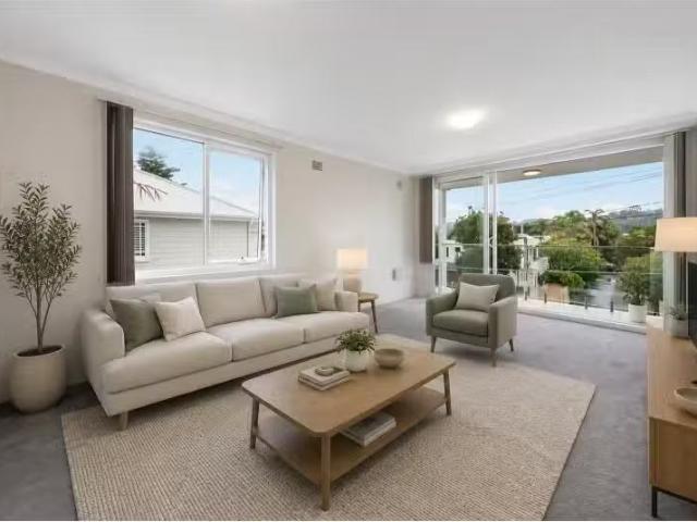Charming 3 BR 7/179 Ocean Street, Narrabeen Apartment for rent.