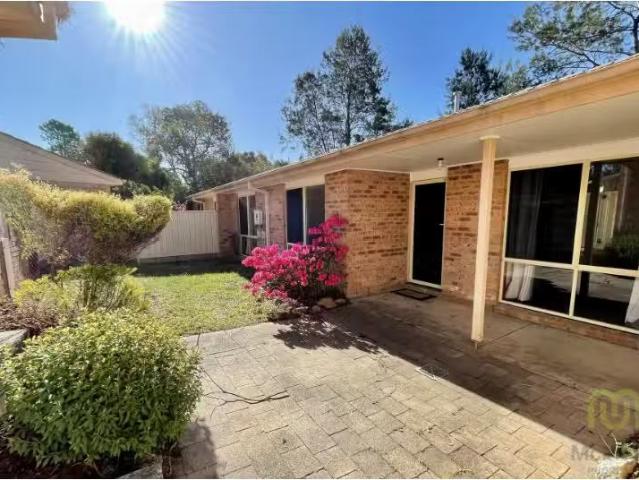 Charming 3 BR 7/12 Burdett Crescent, Theodore Townhouse for re.