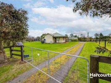 Nice 3 BR 71 Garfield Road, Garfield, VIC 3814 House for Rent