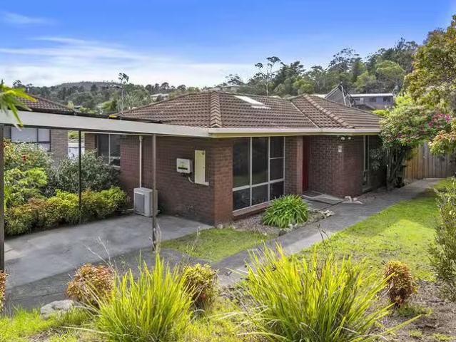 Just in! 3 BR 72 Henley Street, Lindisfarne, TAS 7015
