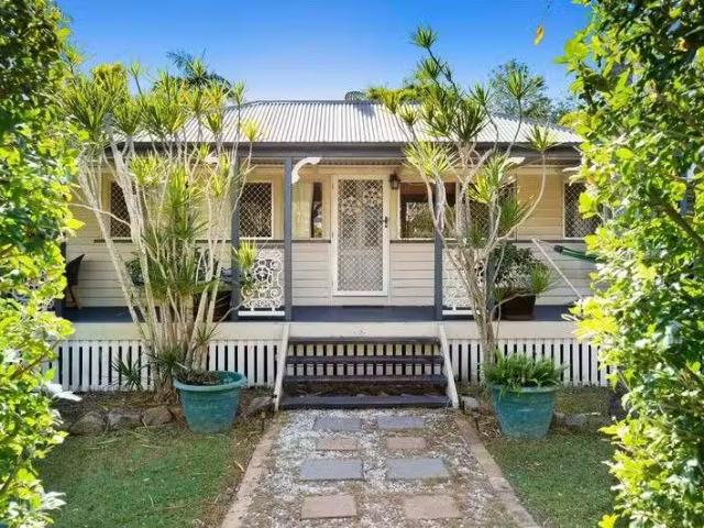 Charming 3 BR 73 St Helens Road, MITCHELTON, QLD 4053 House.