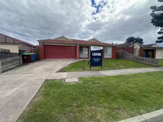 Charming 3 BR 79 Laura Drive, HAMPTON PARK, VIC 3976 House f.
