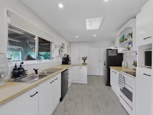 New 3 BR 86 Illuta Avenue, FERNY HILLS, QLD 4055 House for R.