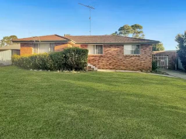 Nice 3 BR 8 Glenbrook Place, The Oaks Property for rent Liste.
