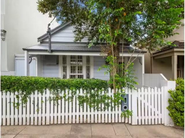 Deal! 3 BR 8 Lawson Street, Bondi Junction House for rent Lis.