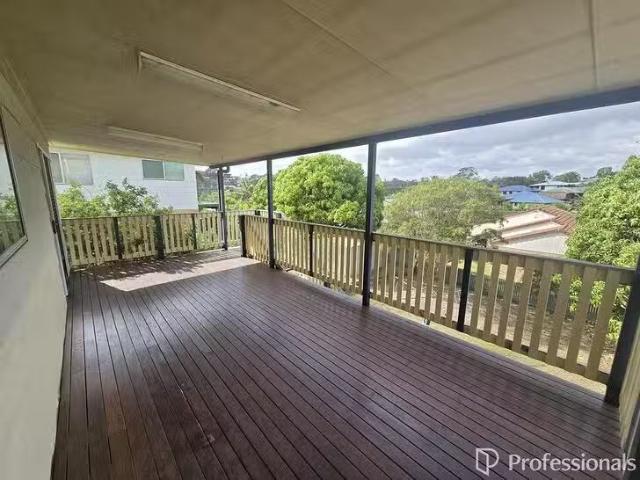 For Rent! 3 BR 90 Shaw Street, New Auckland, QLD 4680