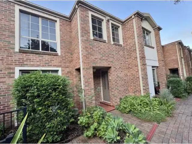 Just in! 3 BR 9/2 4 Nile Close, Marsfield Townhouse for rent.