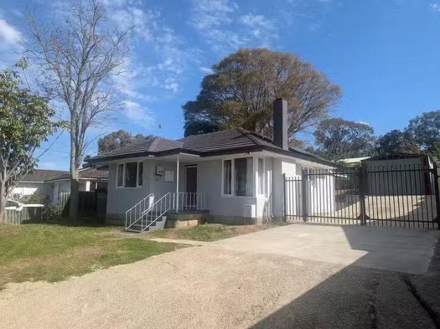 Cheap 3 BR 92 Calista Avenue, Calista, WA 6167