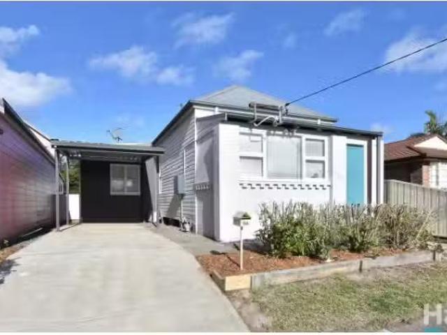 Deal! 3 BR 9 Teralba Road, Broadmeadow House for rent Listed.