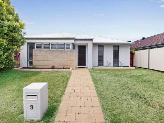 Charming 3 BR 9 Vickery Loop, CLARKSON, WA 6030 House for Rent