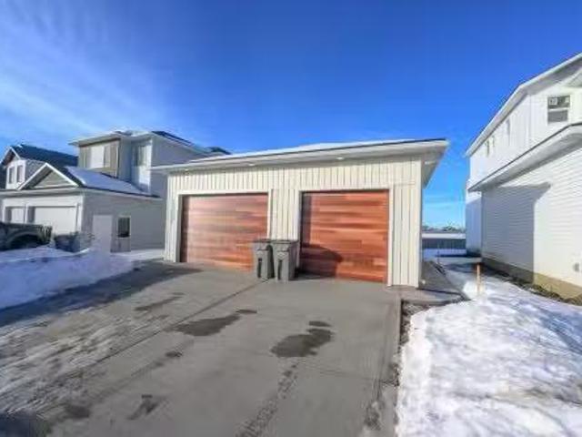 Nice 3 BR A 11962 81 Avenue, Grande Prairie, AB, T8W 0M7 hou.