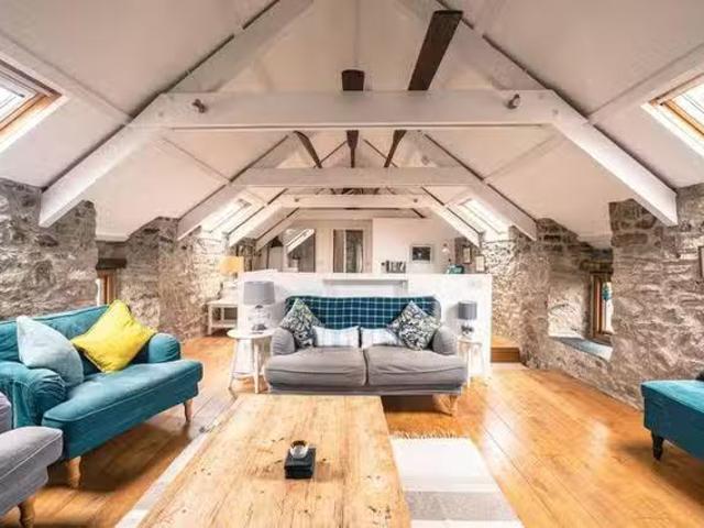 Cozy 3 BR Goat Street