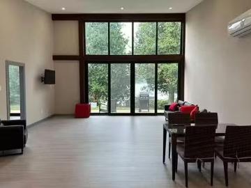 New 3 BR Englewood Lane
