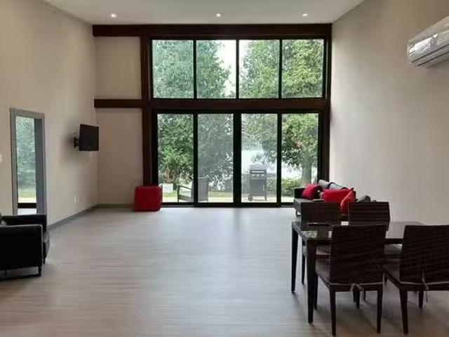 Just in! 3 BR Englewood Lane