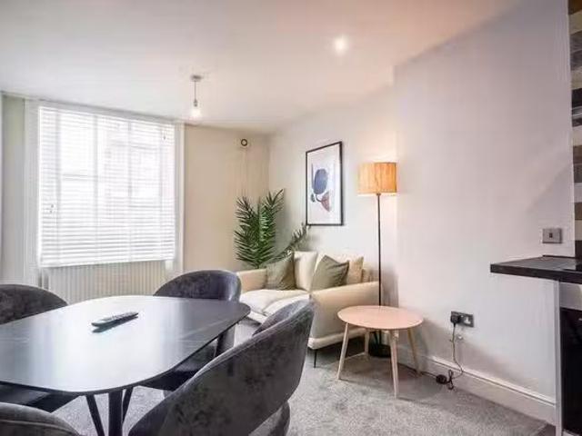 Deal! 3 BR Oaktree Court