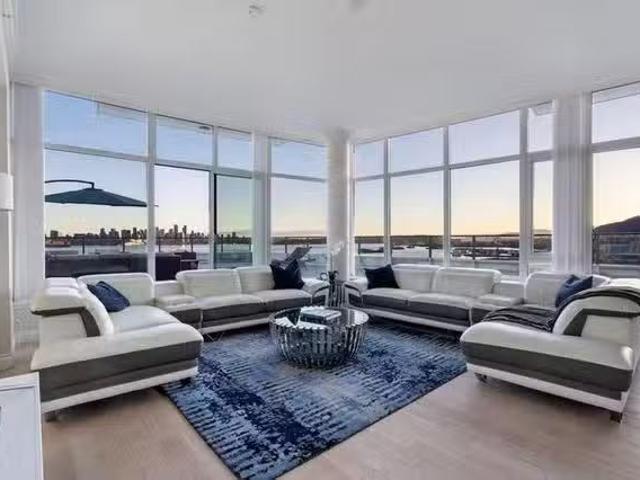 Rental! 3 BR Victory Ship Way