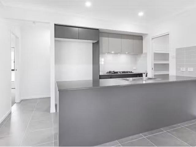 Cheap 3 Fontana Street, Chisholm House for rent Listed by Rea.