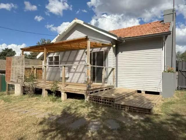 Cheap 3 Kurang Place, COOMA House for rent Listed by Jodi Ale.