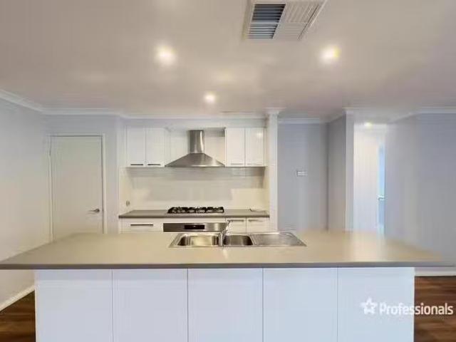 Unique 3 Hiscox Crescent, Baldivis, WA 6171