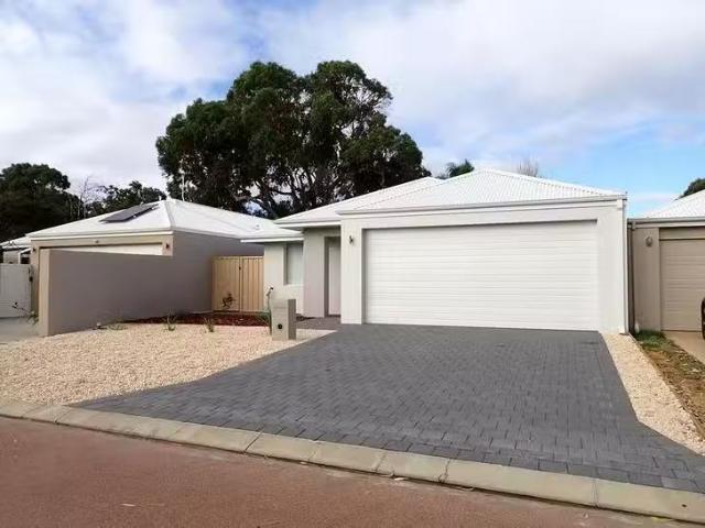 Nice 3 Illyarrie Avenue, Falcon, WA 6210