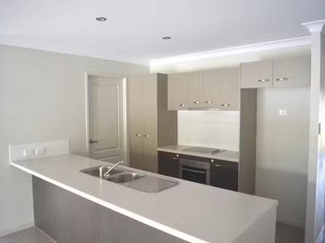 Nice 3 John Davison Place, Crestmead, QLD 4132