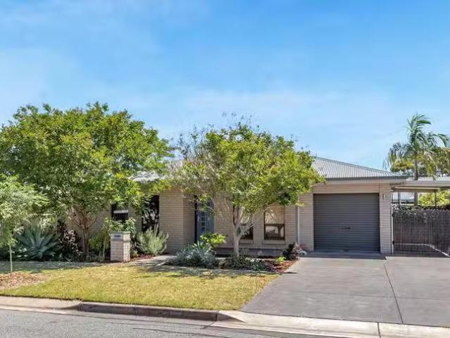 Charming 3 Janet Street, Para Vista, SA 5093