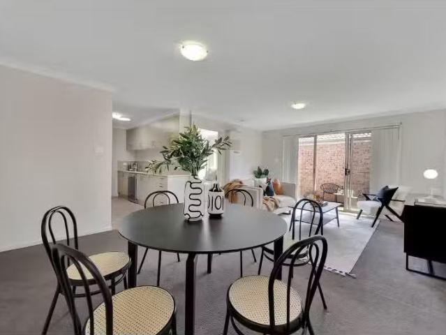 Rental! 3 Jeff Snell Crescent, Dunlop House for rent Listed b.