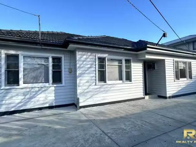 New 3 Lawton St, Braybrook VIC 3019