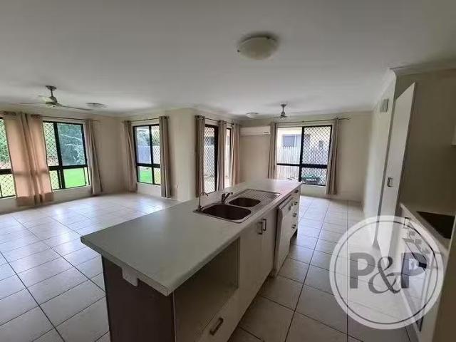Unique 3 Mariala Court, Bushland Beach, QLD 4818