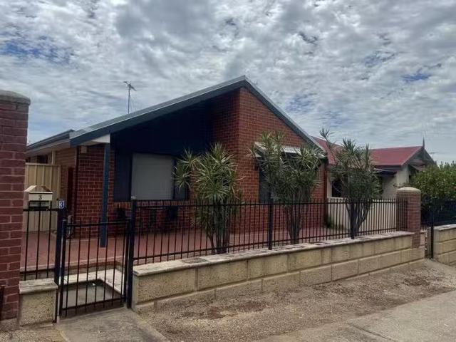 Deal! 3 Minors Fairway, Carey Park, WA 6230