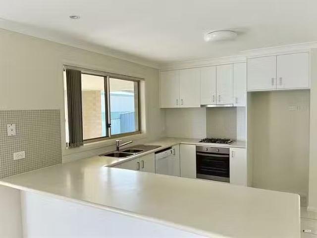 Charming 3 Snowgum Place, Thurgoona, NSW 2640