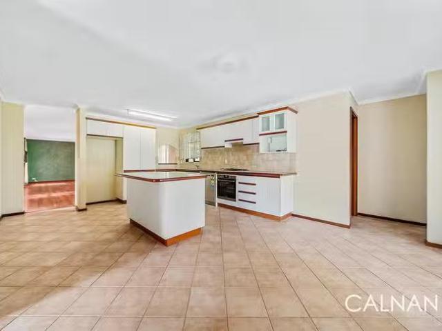 Cozy 3 Pausin Crescent, Bibra Lake, WA 6163