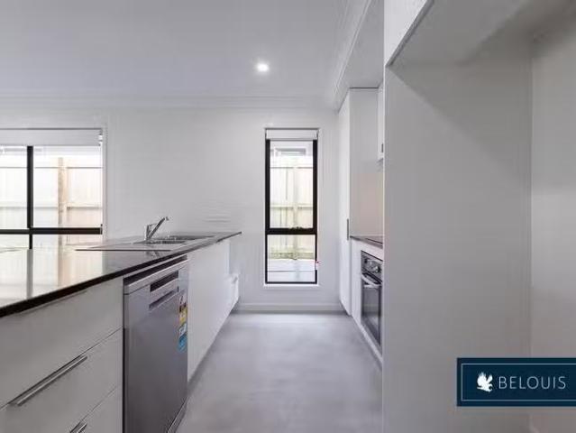 Just in! 3 Palmeri Street, Logan Reserve, QLD 4133