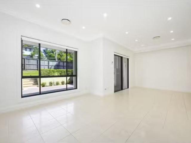 Cozy 3A Dorothy Street, Ryde Townhouse for rent Listed by Ala.