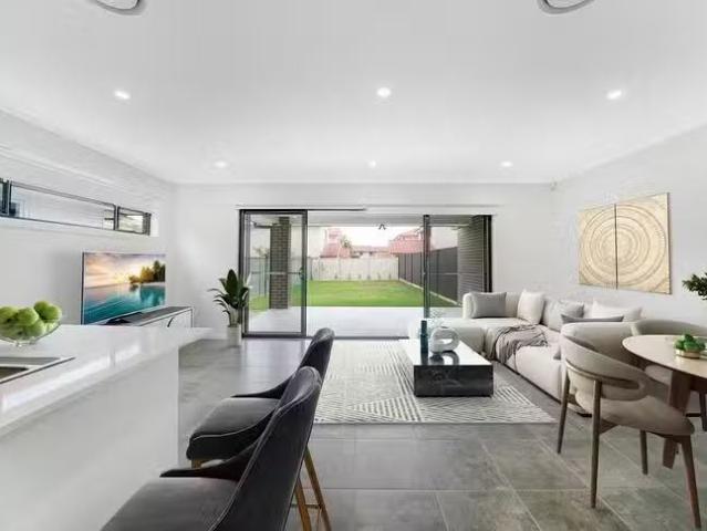 Nice 3A Hilda Avenue, Casula, NSW 2170