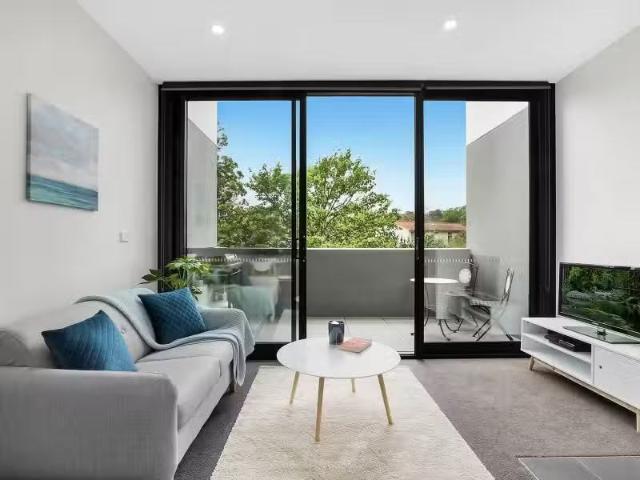Cozy 44/65 Constitution Avenue, Campbell Apartment for rent L.