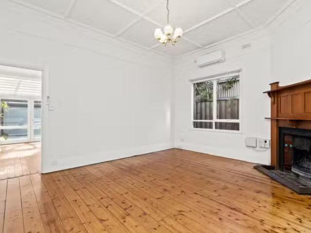 Cheap 449 Station Street, Carlton North VIC 3054