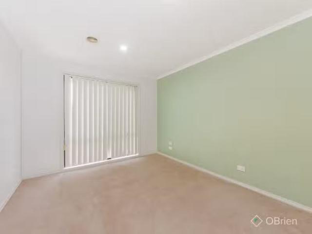 Cozy 44 Mathisen Terrace, Hillside VIC 3037