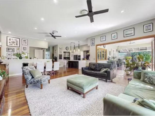 Just in! 44 Tennyson Street, Norman Park House for rent Liste.