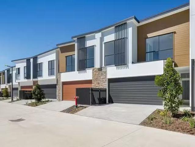 Nice 45/192 Marina Quays Boulevard, Hope Island, QLD 4212