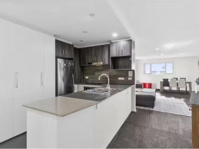 Charming 45/35 Oakden Street, GREENWAY Apartment for rent Lis.