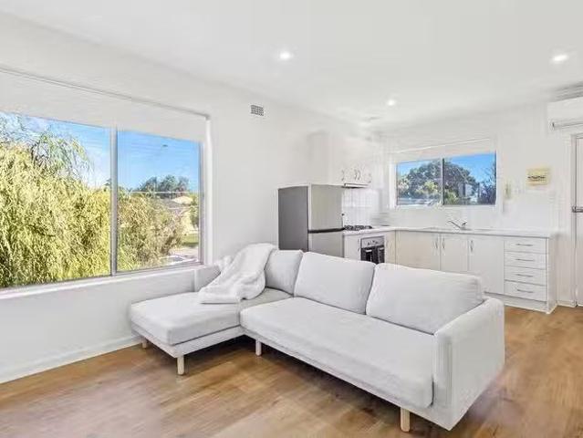Cozy 4/56 Henley Beach Road, Henley Beach, SA 5022