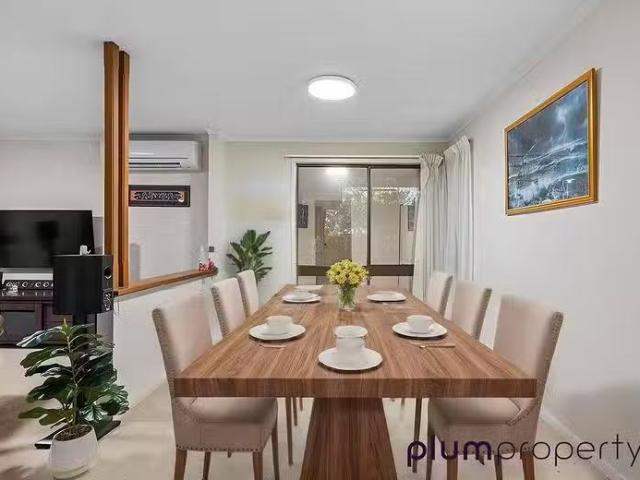 Cozy 45 Radcliffe Street, Sinnamon Park, QLD 4073